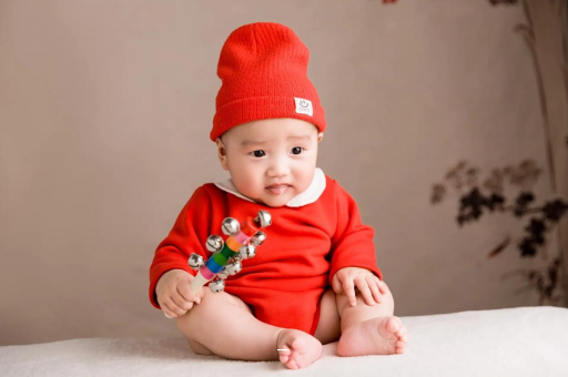 借卵生子机构宝宝几个月戴银手镯好